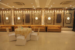best place to stay in noida